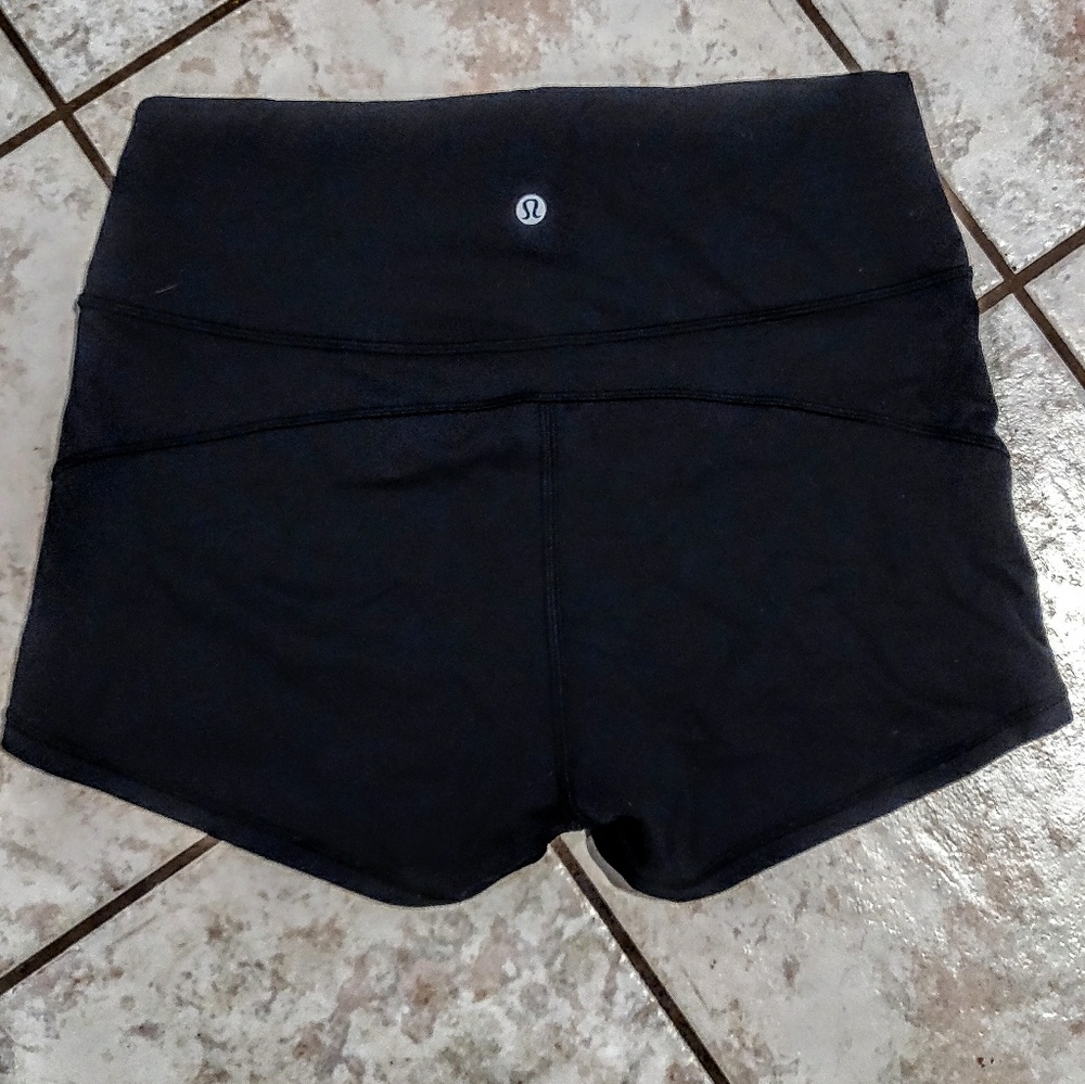 Lululemon short shorts, black, 10